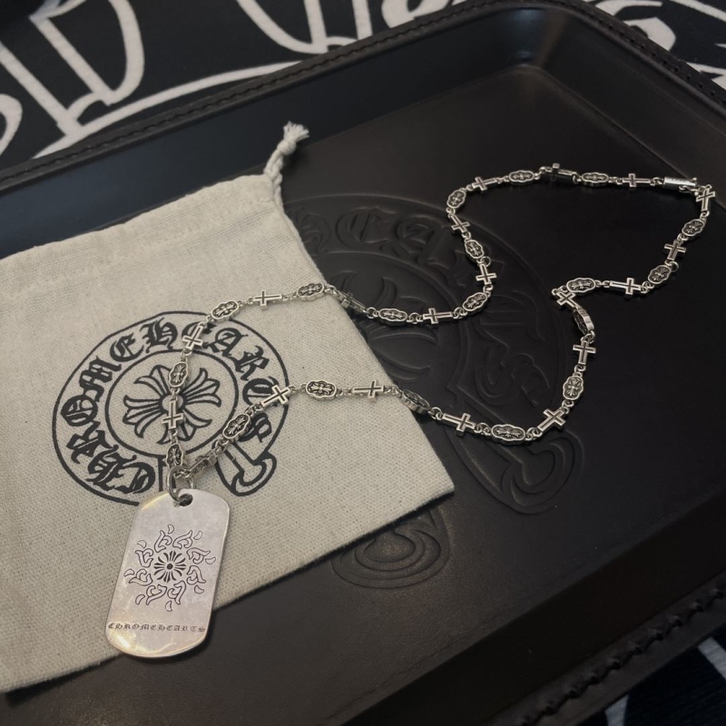 Ch*0me He**ts necklaces